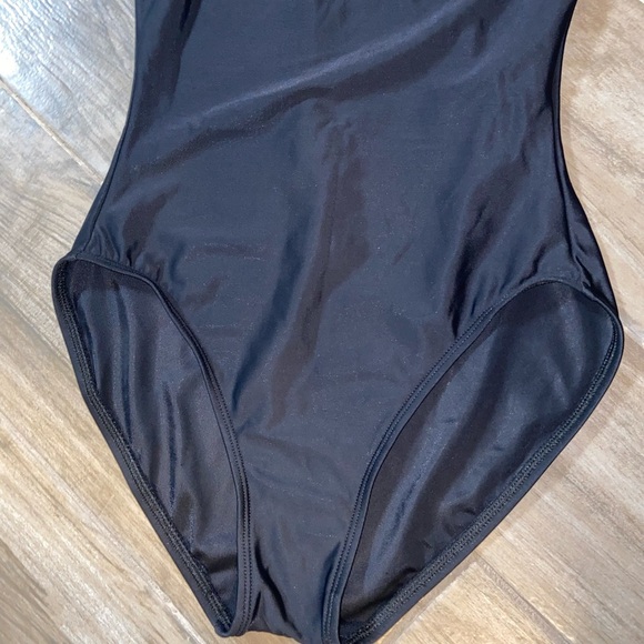 Penbrooke Swimsuit one shoulder - Picture 2 of 10